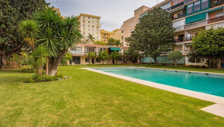 Stylish 3 Bedroom Penthouse In Marbella Centre With Large Pool Close To The Beach Extérieur photo